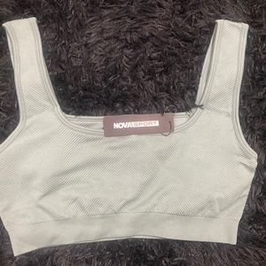 Brand Nova Sports top women’s Size Large